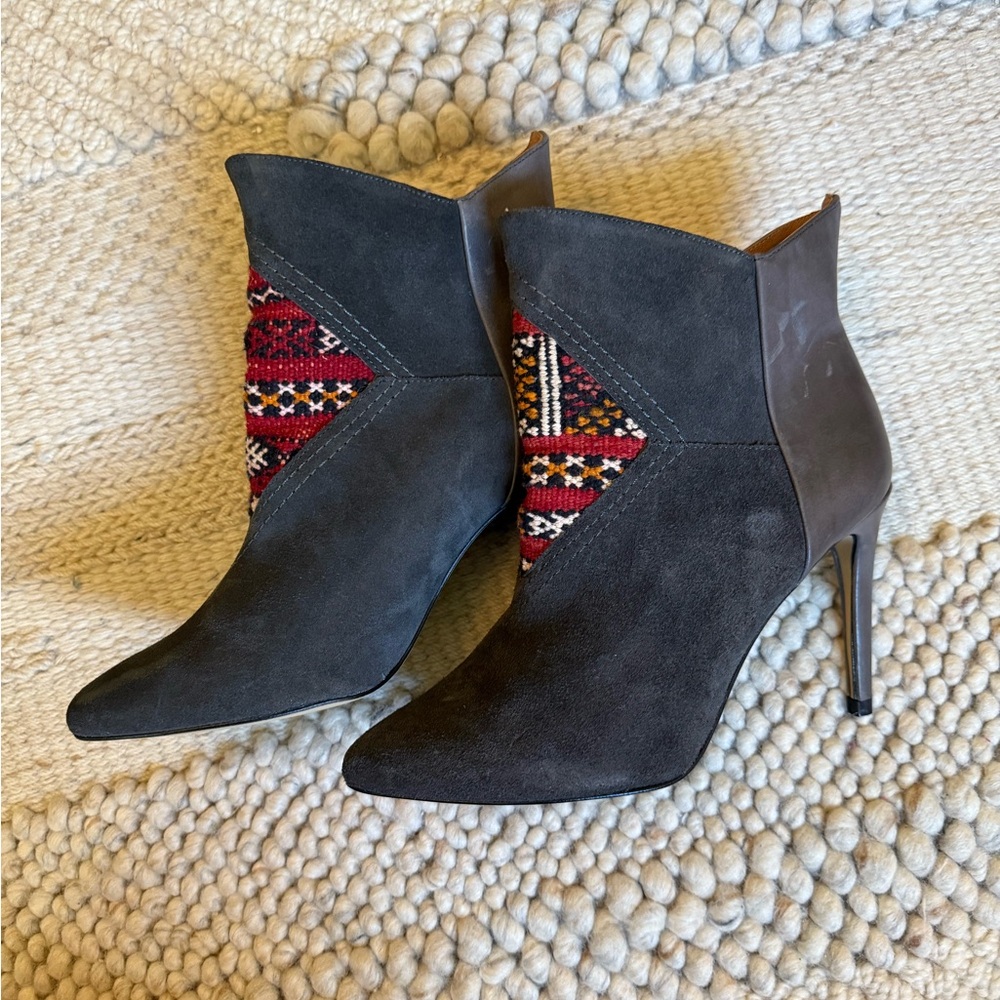 NWOT - Howsty gray heeled booties with Aztec print - size 7.5